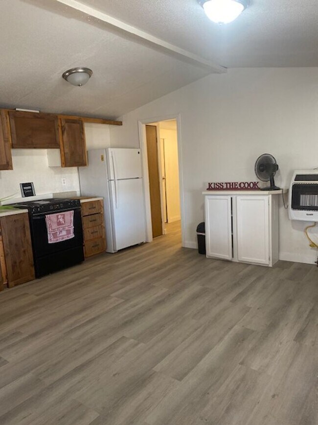 Building Photo - 3724 CR 458