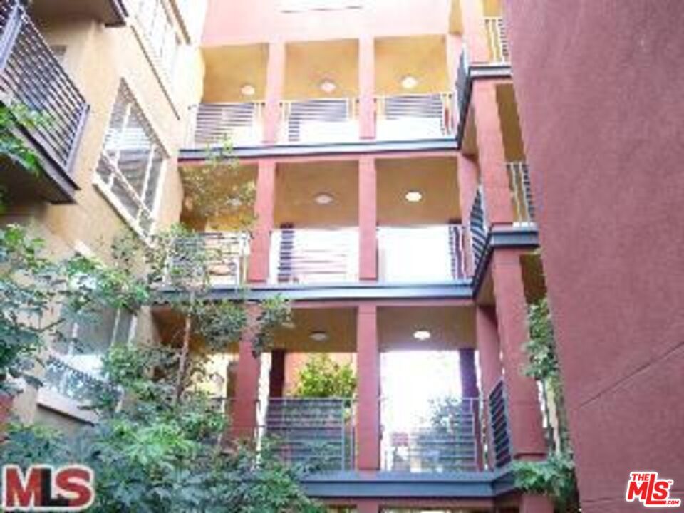 Building Photo - 100 S Alameda St