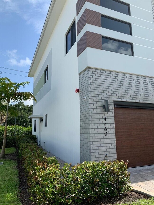Foto del edificio - 4460 NW 8th Pl