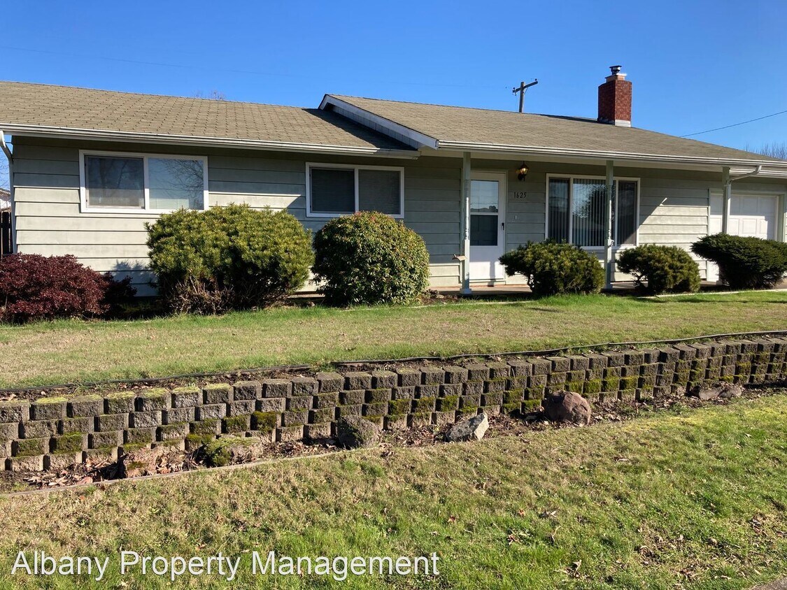 3 br, 1.5 bath House 1625 Powell Way SE House Rental in Albany, OR