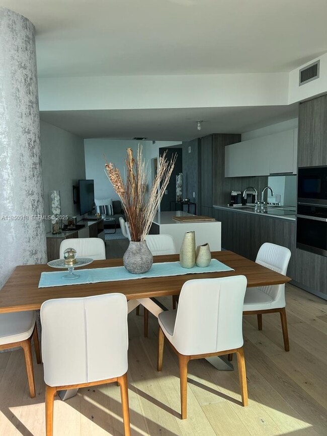 Building Photo - 2900 NE 7th Ave