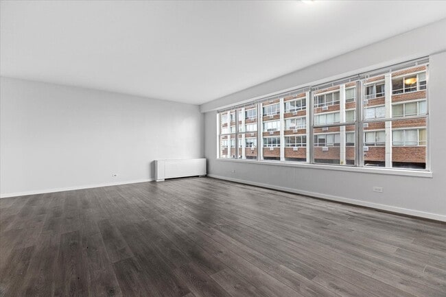 Building Photo - 6157 N Sheridan Rd
