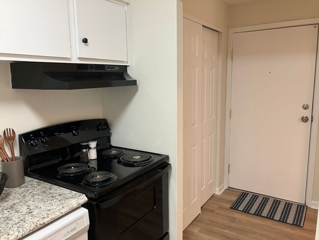 Building Photo - Convenient & Newly Updated 2-Bedroom Apartment – First Floor Available Soon!