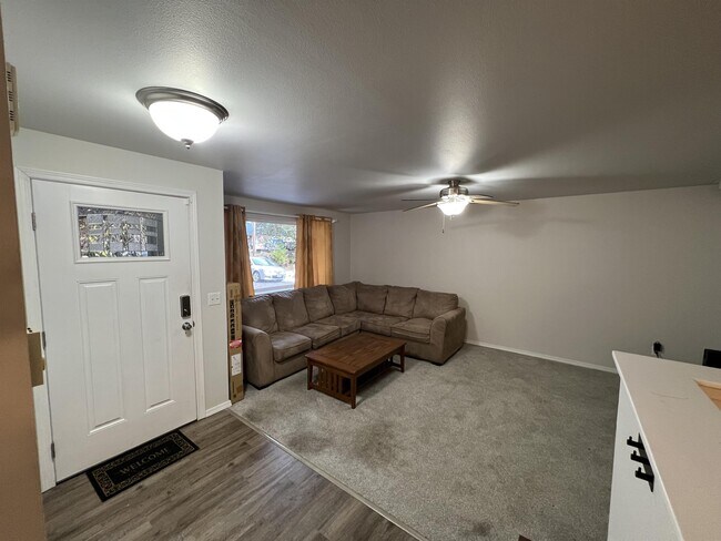 Photo - 1018 SW Shannon Dr House