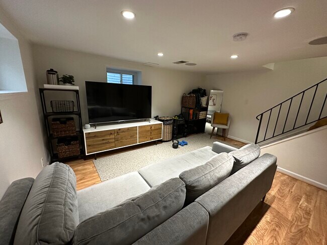 Foto del edificio - 3349 S Wakefield St
