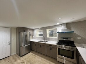 Building Photo - 1305 N Austin Blvd