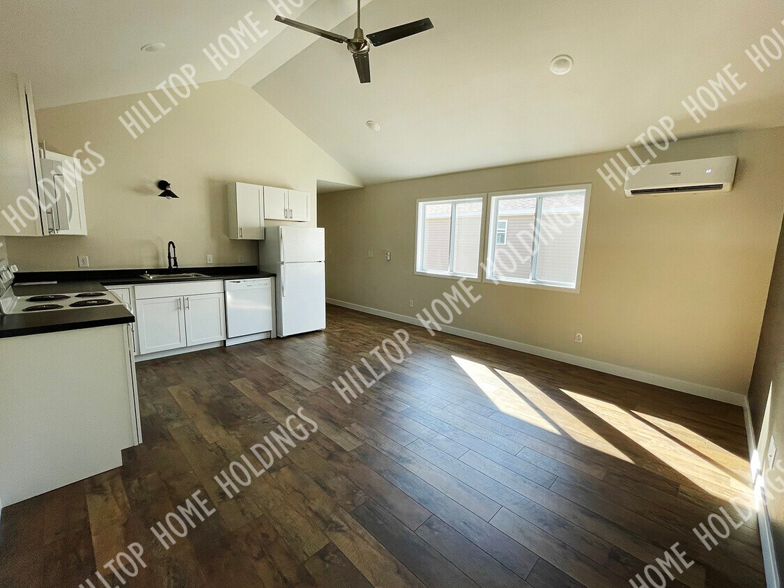 Foto principal - 53 Hilltop Rd