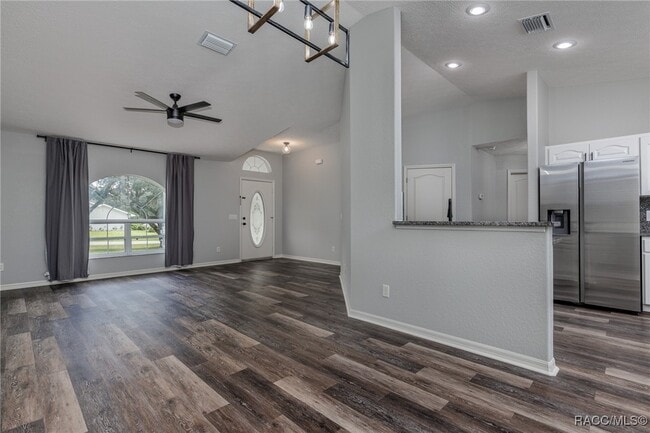 Foto del edificio - 320 N Fresno Ave