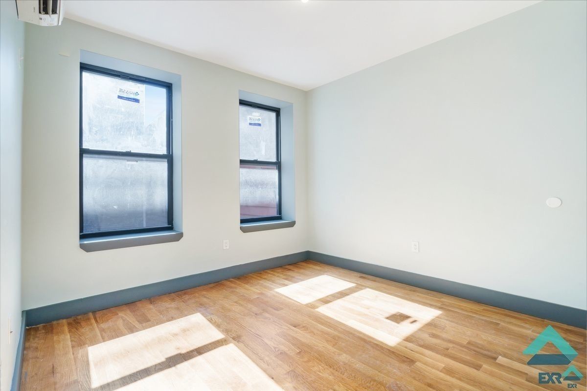 Foto principal - 1012 Willoughby Ave