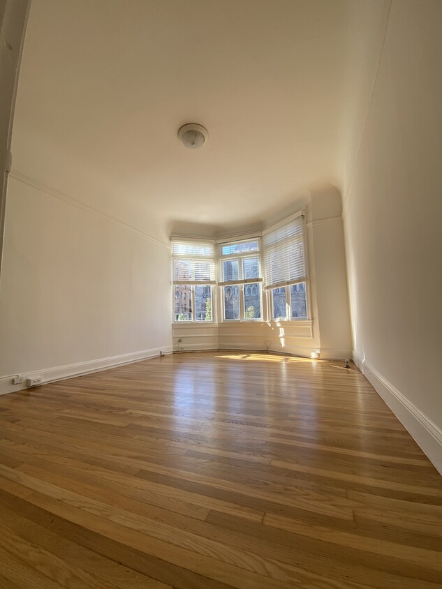 Large Bedroom with walk-in closet - 2160 Van Ness Ave
