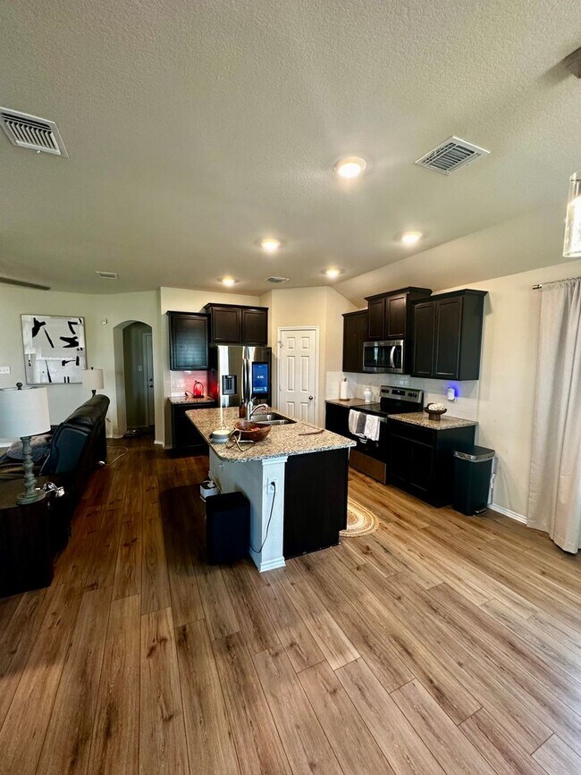 Foto del edificio - Cute & Cozy 3 Bdrm 2 Bath