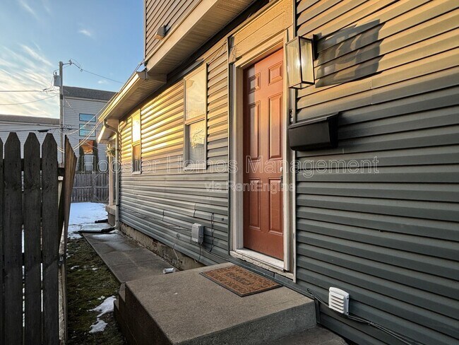 Foto del edificio - 1340 Barth Ave