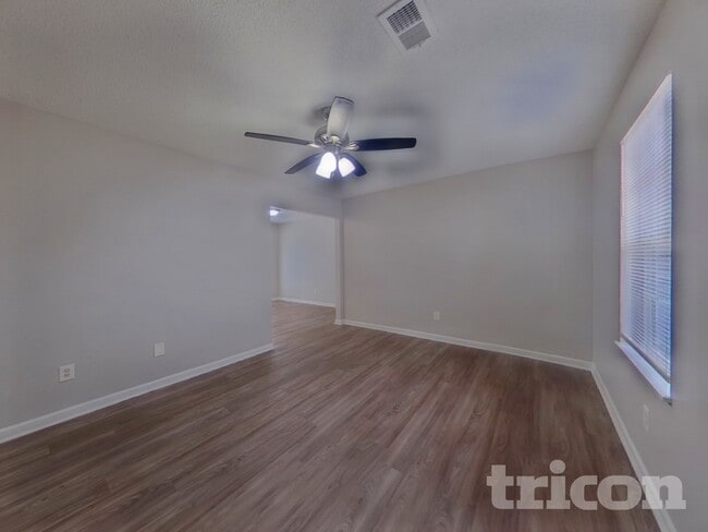 Foto del edificio - 19 Sterling Ridge Ct