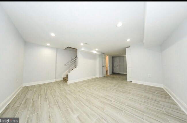 Building Photo - 1433 Bangor St SE