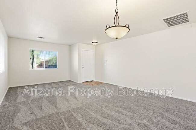 Foto del edificio - 3765 E Superior Rd