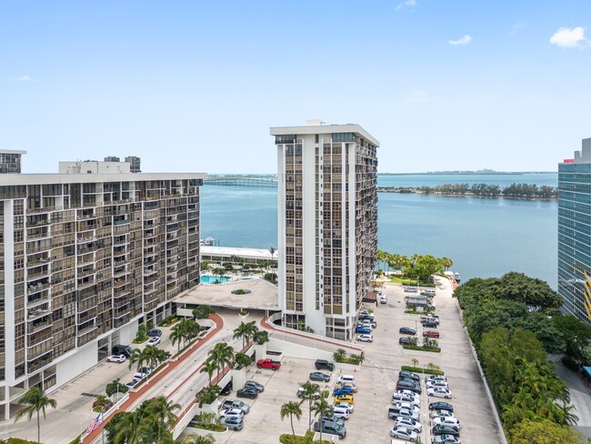 Foto del edificio - 1925 Brickell Ave