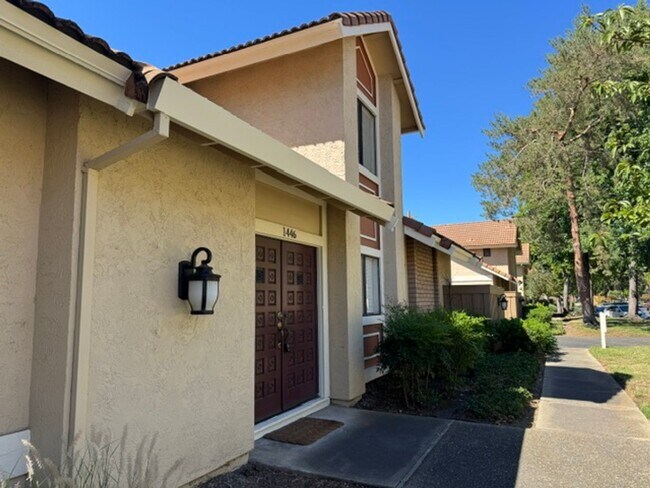 Foto del edificio - 2 story townhome with attached garage & no shared walls! Move in ready!