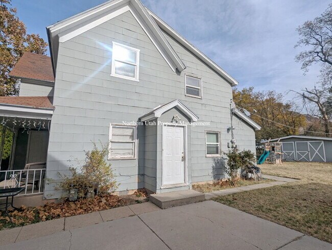 Foto del edificio - Upper Unit 2 Bed 1 Bath