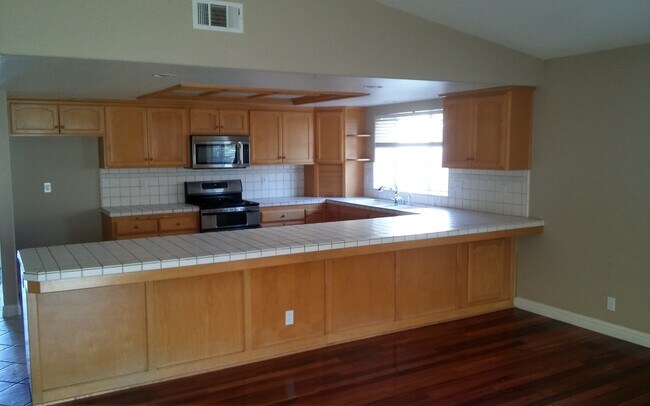 Building Photo - Custom 3 Bd 2ba Home at River Oaks Community