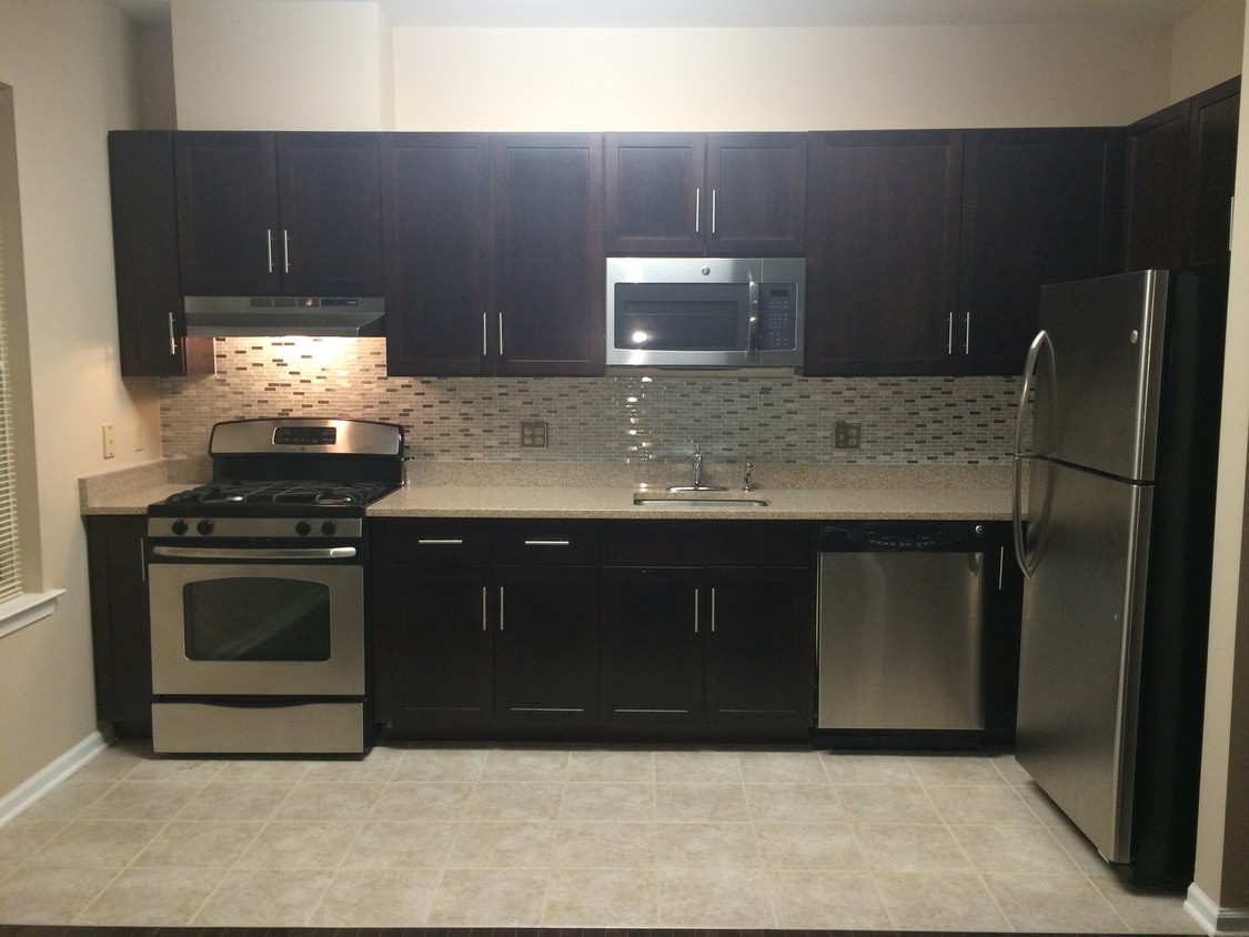 Open Kitchen - 25 Duncan Ave