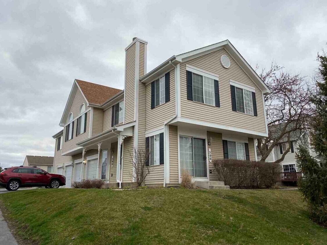 500 Sandhurst Ln, South Elgin, IL 60177 Townhome Rentals in South
