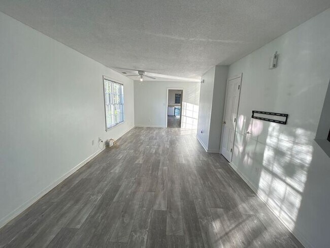 Foto del edificio - 112 Winterberry Ln