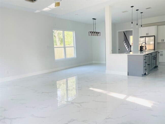 Foto del edificio - 7203 Weyburn St