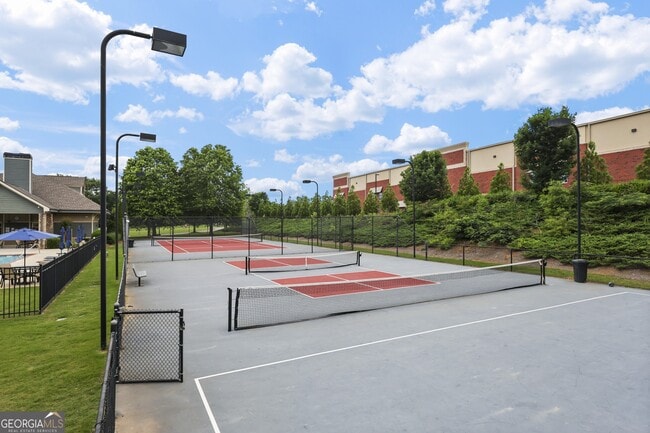 Building Photo - 423 Royal Cres Ln E