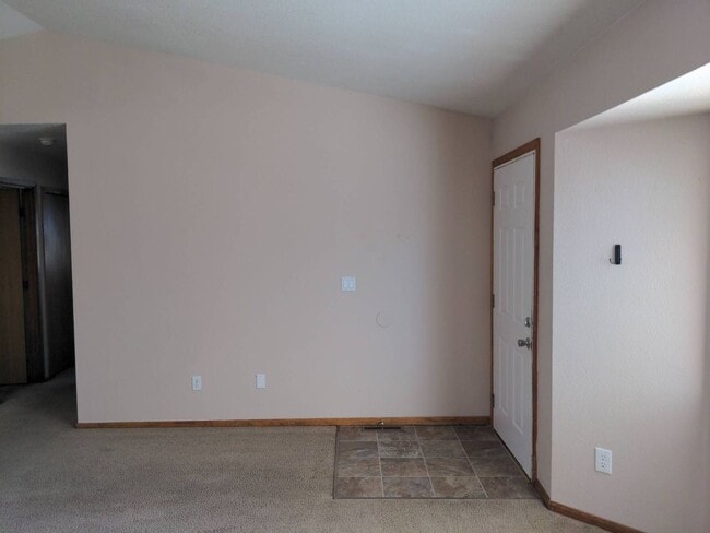 Building Photo - Single Level 3/2 Home in SW Redmond! 2903 ...