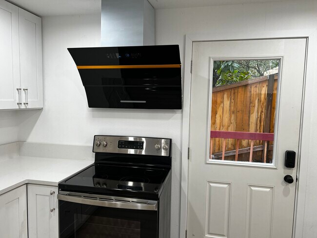 Building Photo - 7943 SW 17th Ave
