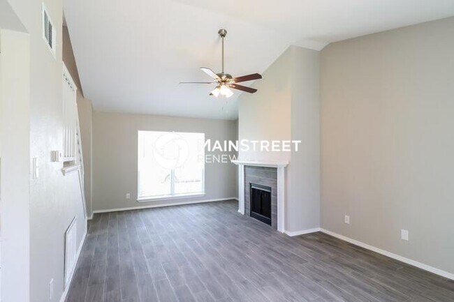 Foto del edificio - 3 Bedroom Pet-Friendly Home in Arlington, TX with Main Street Renewal