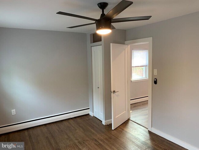 Building Photo - 1009 E Cliveden St