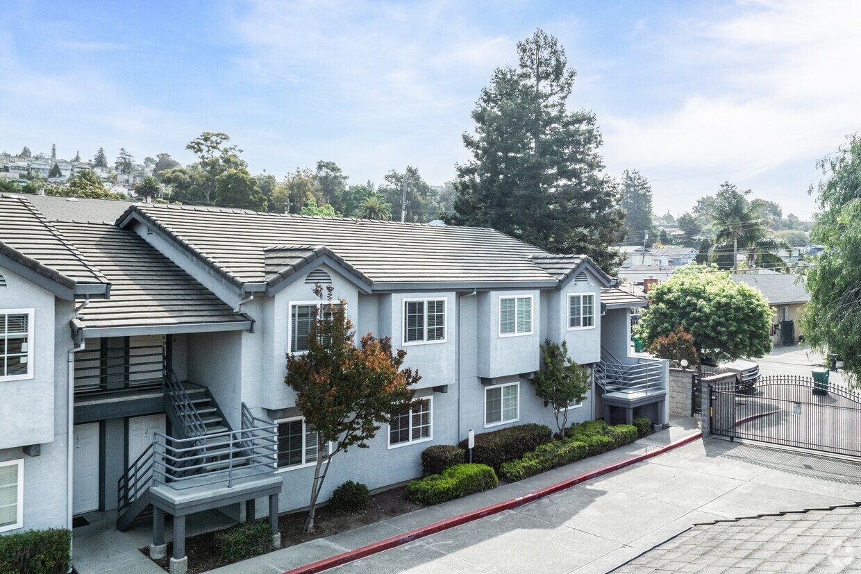 exterior - Julius Manor