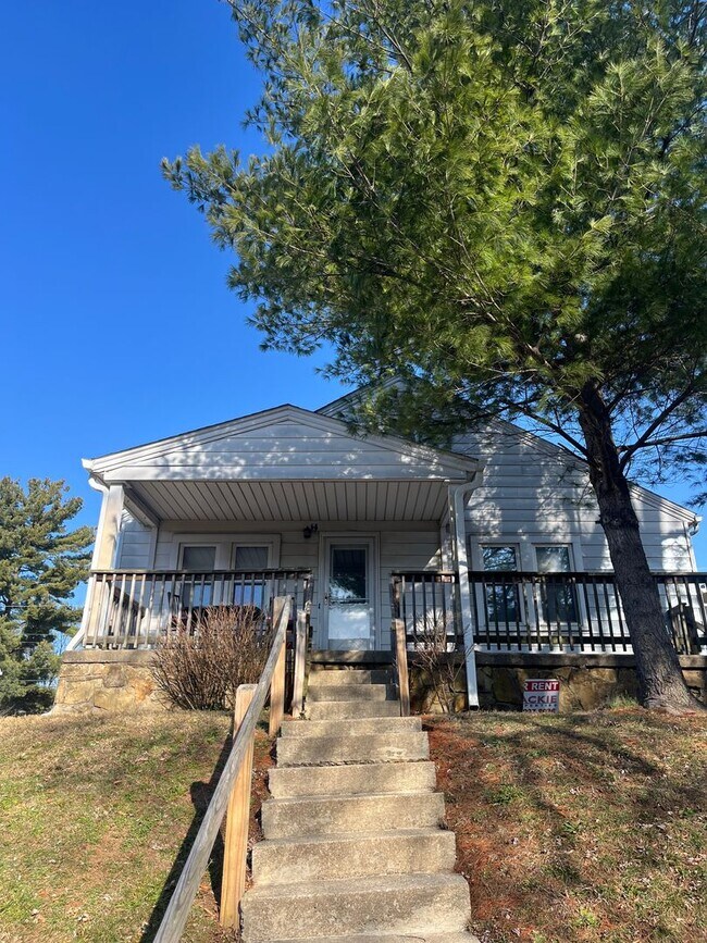 Foto del edificio - 3 bedroom, 1 bath Home - Available: August 2026!