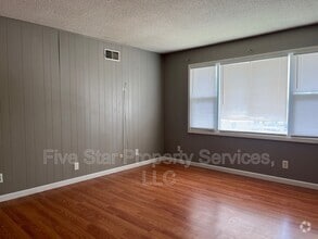 Building Photo - 205 W Allen St
