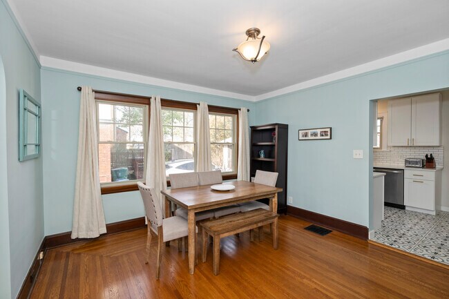 Foto del edificio - 3318 Claramont Ave