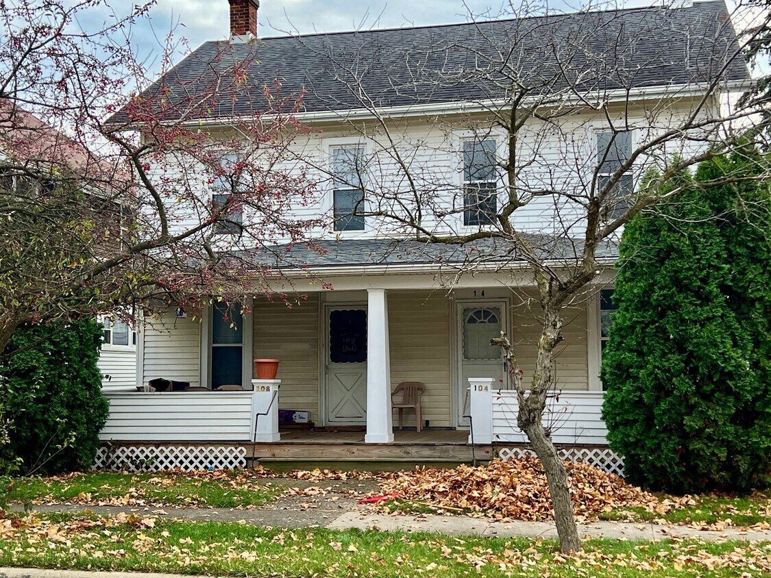 Primary Photo - 104-106-106 E Main St