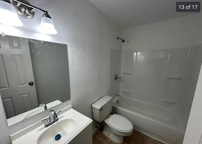 Building Photo - 2807 Observation Dr