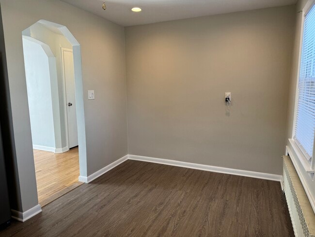 Building Photo - 301 President St