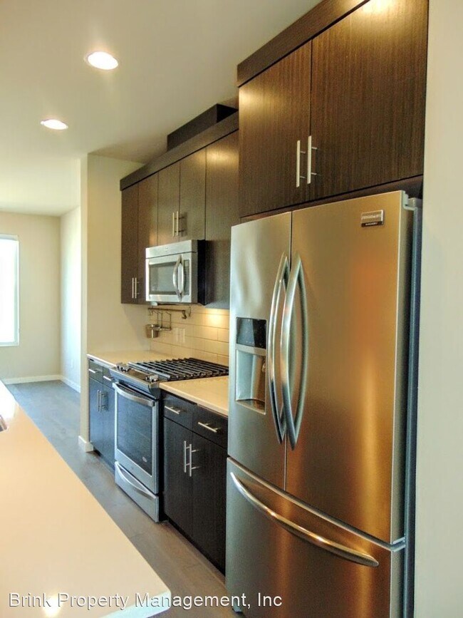 Building Photo - 2 br, 2.5 bath House - 329 Vashon Ct. NE