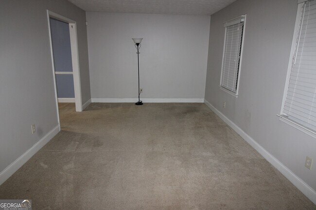 Foto del edificio - 888 Chartley Dr SW