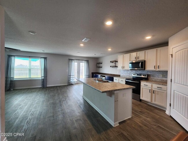 Building Photo - 7300 Ellie B Dr