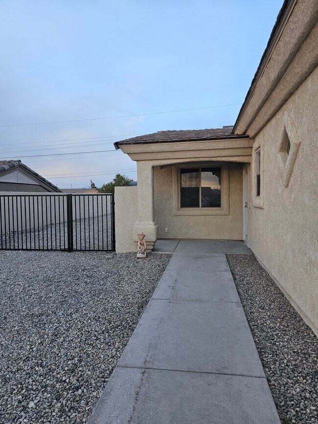 Building Photo - 2979 Palisades Dr