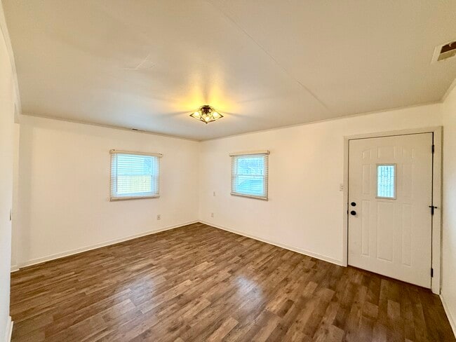 Building Photo - 622 Northview Ave