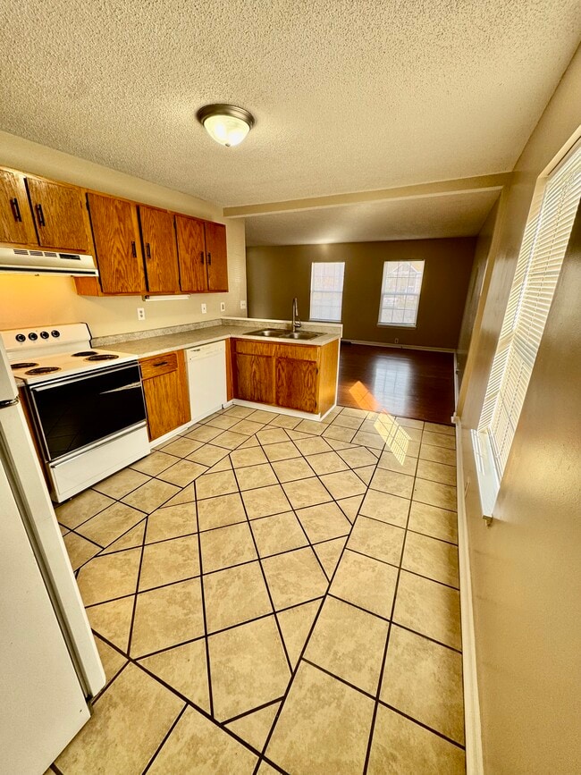 Building Photo - 1120 Garfield St