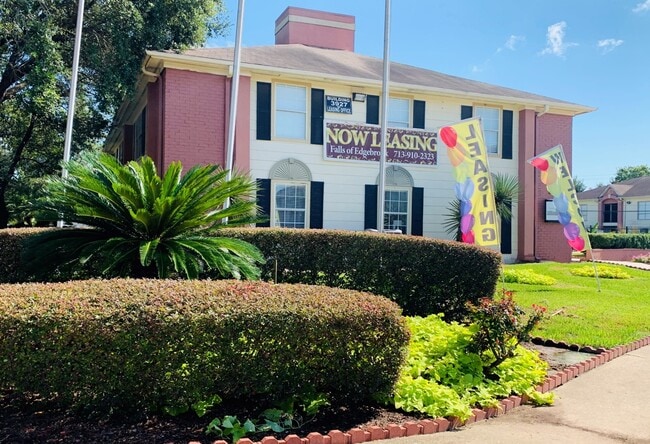 Foto del edificio - Falls of Edgebrook