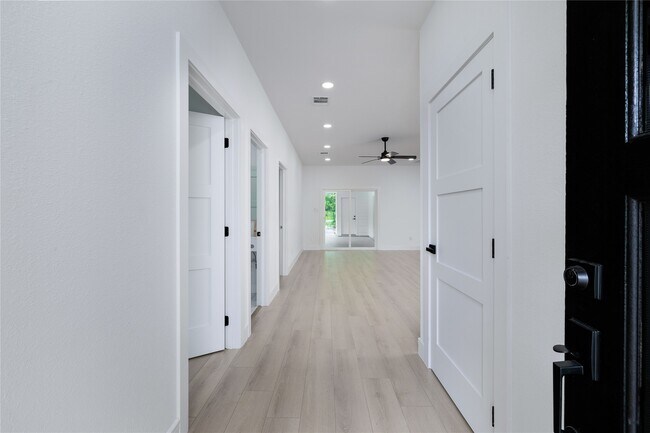 Foto del edificio - 414 Peach Pt Ln