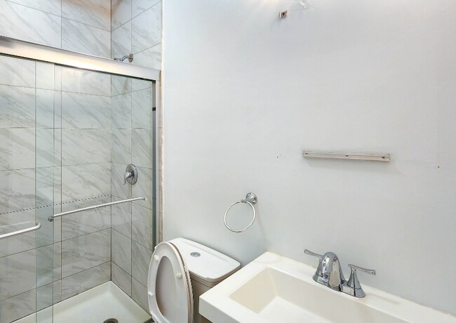 Foto del edificio - 564 W Roscoe St