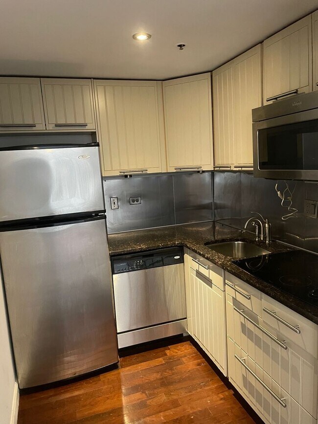 Building Photo - 116 Court St