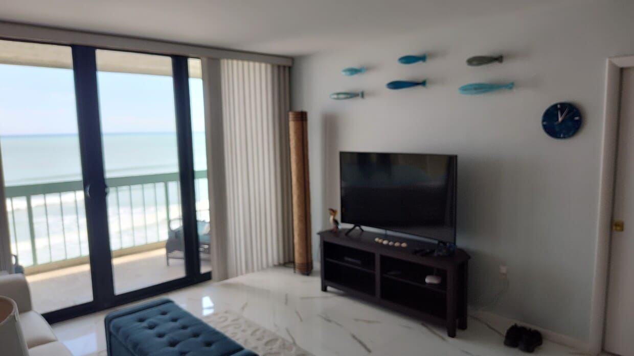 Primary Photo - 9940 S Ocean Dr